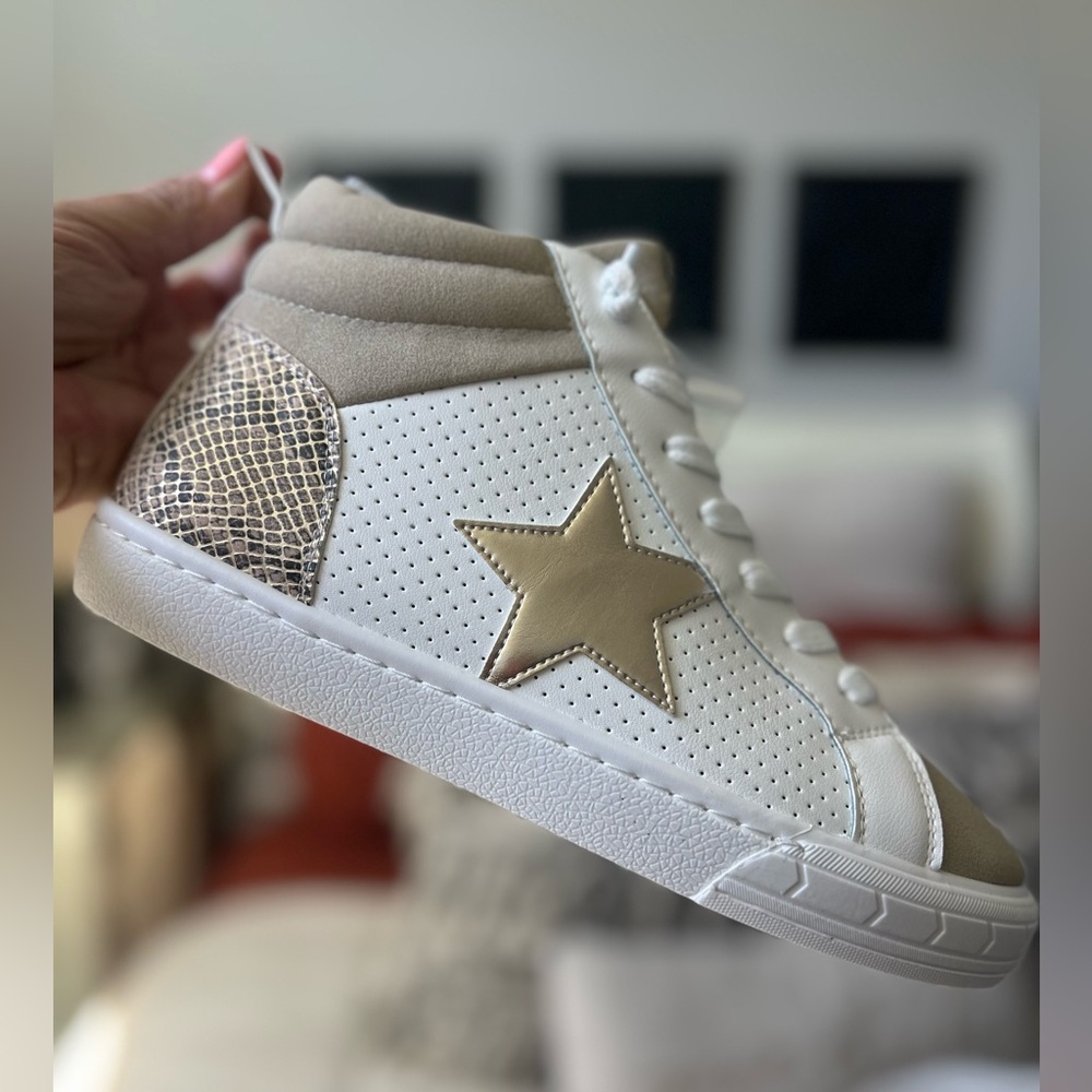 Vintage Havana “Heaven” White and Tan Star High-Top Sneakers size 9
